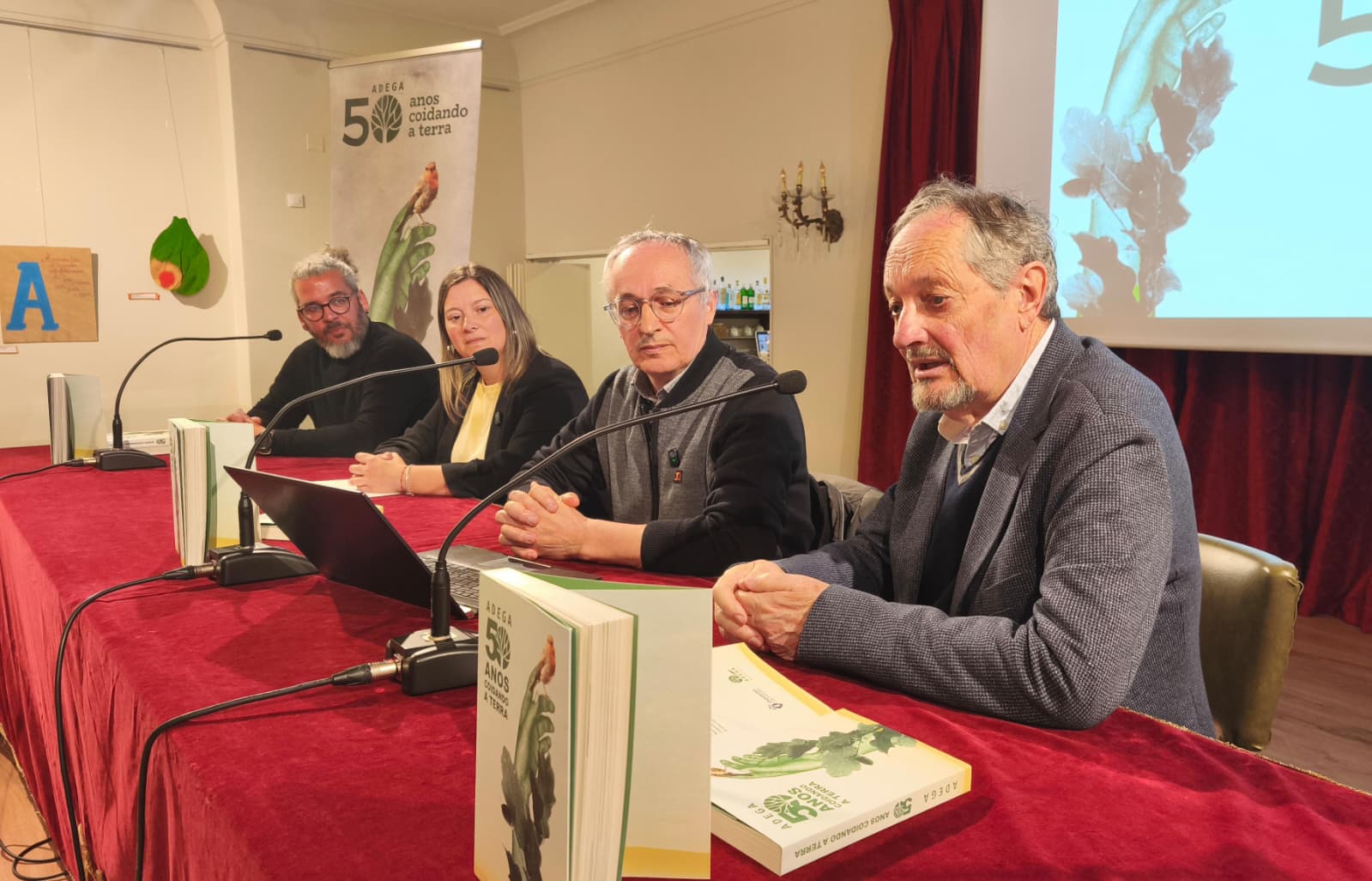 Tino Fraga, Calros Silvar ou Carlos Vales acudiron como convidados � presentaci�n.